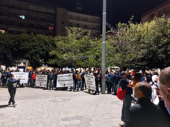Anche a Lecce cresce la protesta nata sui social di commercianti, gestori di locali: tutti in piazza - Corriere Salentino