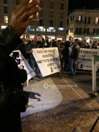 Anche a Lecce cresce la protesta nata sui social di commercianti, gestori di locali: tutti in piazza - Corriere Salentino