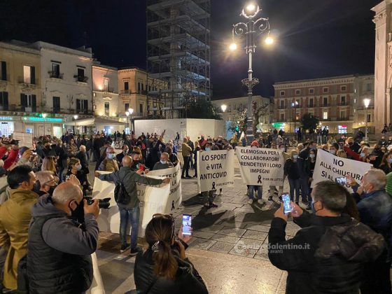 Anche a Lecce cresce la protesta nata sui social di commercianti, gestori di locali: tutti in piazza - Corriere Salentino