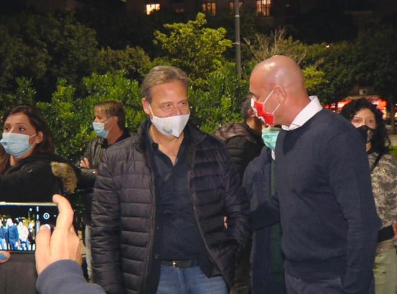 Anche a Lecce cresce la protesta nata sui social di commercianti, gestori di locali: tutti in piazza - Corriere Salentino