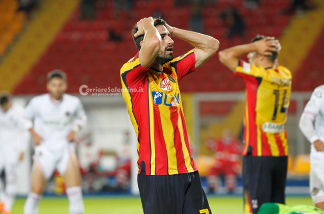Il Lecce risorge nel secondo tempo e acciuffa un pari, con la Cremonese finisce 2-2 - Corriere Salentino