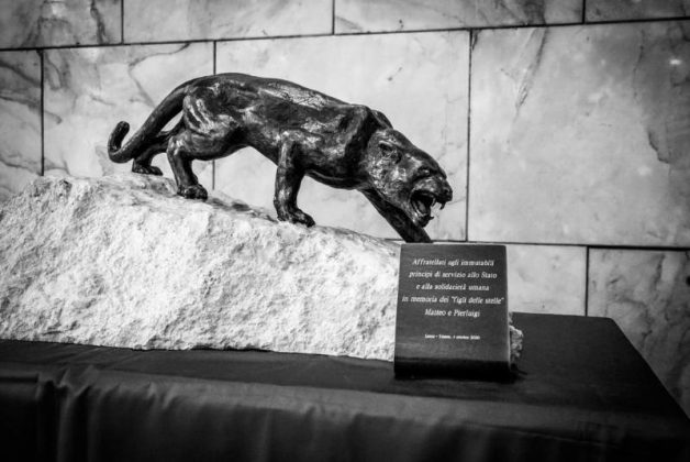 Una pantera in terracotta in memoria di Matteo e Pierluigi, l'omaggio della Questura di Lecce ai colleghi di Trieste - Corriere Salentino