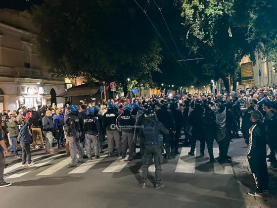 Anche a Lecce cresce la protesta nata sui social di commercianti, gestori di locali: tutti in piazza - Corriere Salentino