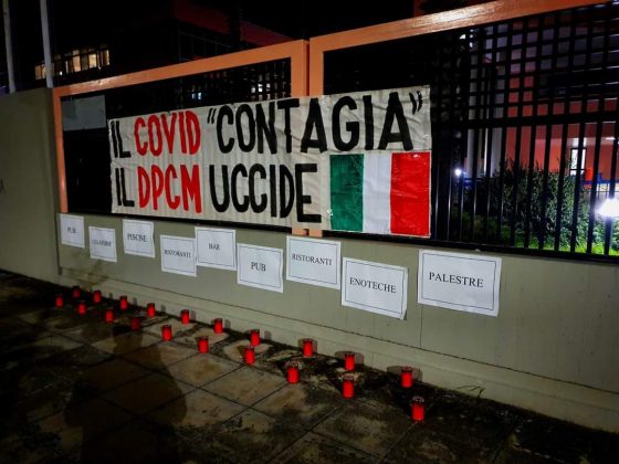 Nuovo Dpcm: striscione, cartelli e lumini cimiteriali sul Palazzo della Regione - Corriere Salentino