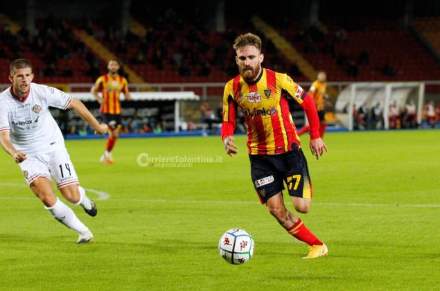Il Lecce risorge nel secondo tempo e acciuffa un pari, con la Cremonese finisce 2-2 - Corriere Salentino