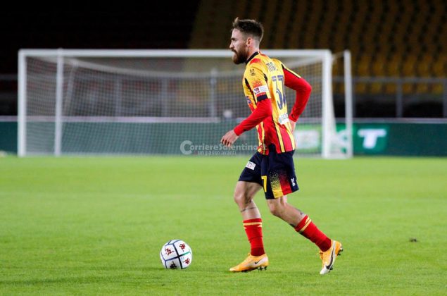 Il Lecce risorge nel secondo tempo e acciuffa un pari, con la Cremonese finisce 2-2 - Corriere Salentino