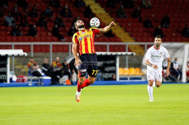 Il Lecce risorge nel secondo tempo e acciuffa un pari, con la Cremonese finisce 2-2 - Corriere Salentino