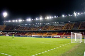 Il Lecce risorge nel secondo tempo e acciuffa un pari, con la Cremonese finisce 2-2 - Corriere Salentino