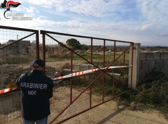 Rifiuti tombati nella cava dismessa: sigilli a due discariche abusive e due denunce - Corriere Salentino