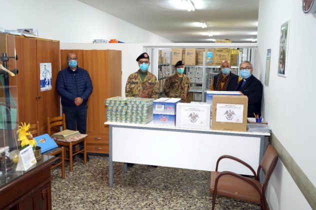 La solidarietà dei "Cavalleggeri di Lodi" di Lecce: generi di prima necessità alla Caritas - Corriere Salentino