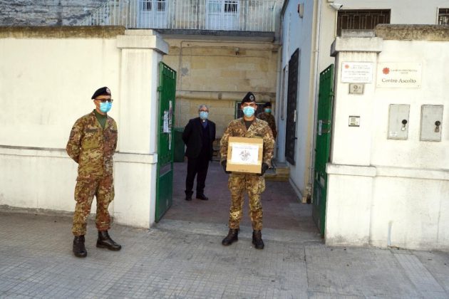 La solidarietà dei "Cavalleggeri di Lodi" di Lecce: generi di prima necessità alla Caritas - Corriere Salentino