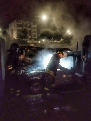 Rogo nella ditta di autonoleggio, quattro mezzi in fiamme: indagini in corso - Corriere Salentino