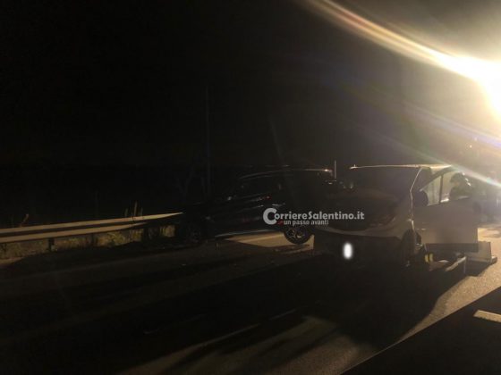 Auto a fuoco sulla statale, fumo invade corsia opposta: schianto tra furgone e Bmw - Corriere Salentino