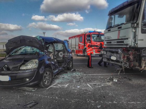 Violento scontro tra auto e camion sulla statale: ferita 51enne, in codice rosso - Corriere Salentino