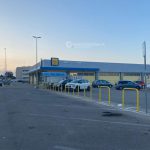 Con taglierino ma senza mascherina: rapinatore in azione nel market. In fuga su una Punto - Corriere Salentino