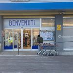 Con taglierino ma senza mascherina: rapinatore in azione nel market. In fuga su una Punto - Corriere Salentino