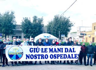 Il Movimento Regione Salento presidia l’ospedale di Galatina: “Vogliamo risposte”