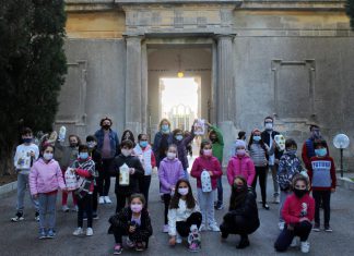 L’arte del riciclo, “sorrisi e colori oltre ai fiori” al Cimitero Comunale di Minervino di Lecce