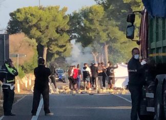 Rifiutarono quarantena dopo casi covid ed esplose protesta per strada: condannati cinque ospiti campo Panareo