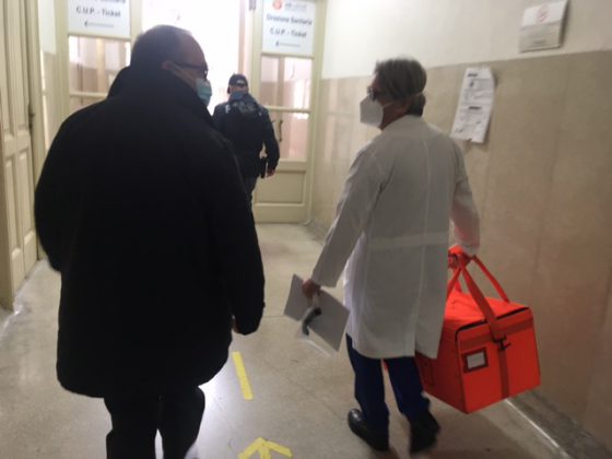 V-day, il giorno della svolta nella lotta al covid-19: ecco le immagini e le voci. Ora la vaccinazione di massa - Corriere Salentino