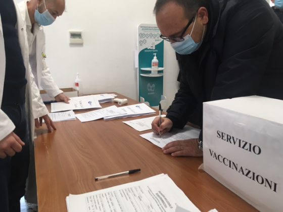 V-day, il giorno della svolta nella lotta al covid-19: ecco le immagini e le voci. Ora la vaccinazione di massa - Corriere Salentino