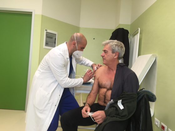 V-day, il giorno della svolta nella lotta al covid-19: ecco le immagini e le voci. Ora la vaccinazione di massa - Corriere Salentino