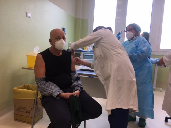 V-day, il giorno della svolta nella lotta al covid-19: ecco le immagini e le voci. Ora la vaccinazione di massa - Corriere Salentino