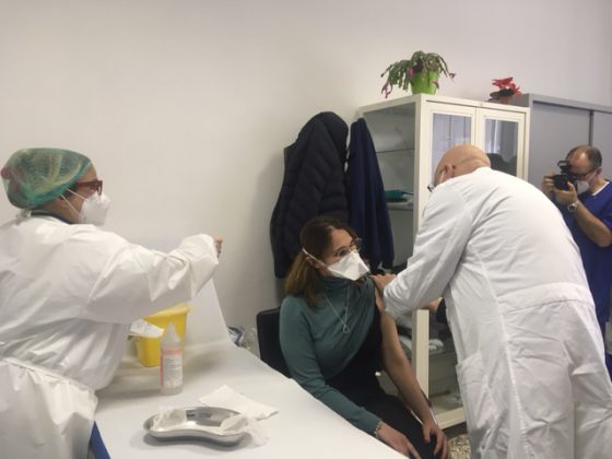 V-day, il giorno della svolta nella lotta al covid-19: ecco le immagini e le voci. Ora la vaccinazione di massa - Corriere Salentino