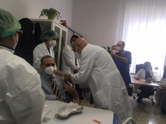 V-day, il giorno della svolta nella lotta al covid-19: ecco le immagini e le voci. Ora la vaccinazione di massa - Corriere Salentino