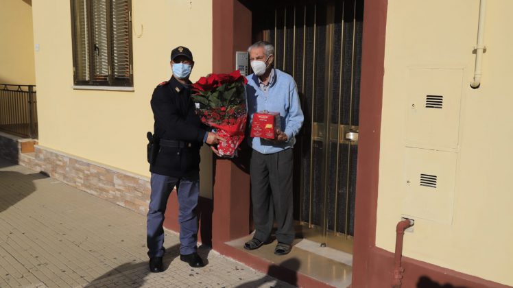 Compone il 113 per sbaglio mentre gioca col cellulare della madre, auguri "speciali" per un bimbo di 5 anni - Corriere Salentino