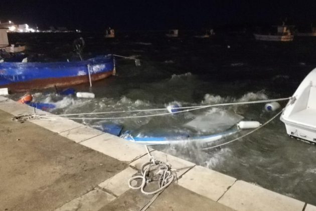 Raffiche di scirocco nella notte, a picco una ventina di imbarcazioni sul lungomare di Porto Cesareo - Corriere Salentino