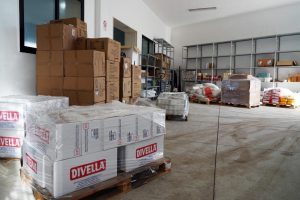 Solidarietà a Nardò, donati alla Caritas dall’imprenditore Sergio Scorza 27 quintali di generi alimentari e 10mila euro - Corriere Salentino