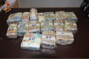 Ritenuto un grossista di droga, percepiva il RdC ma in casa nascondeva oltre 625mila euro - Corriere Salentino