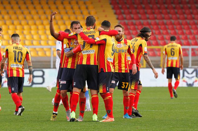 Lecce-Frosinone 2-2, beffa nei minuti finali per i giallorossi - Corriere Salentino