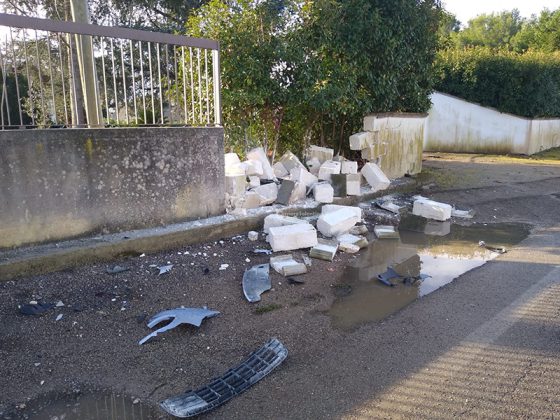 Schianto nei pressi del Velodromo, auto abbatte un muro e poi si ribalta: conducente miracolato - Corriere Salentino