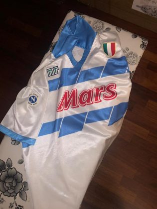 Da "Pibe de Oro" a "Re Mida": da Lecce l'asta per la maglia di Maradona, si parte da 300mila euro - Corriere Salentino