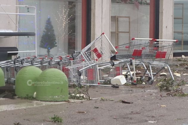 Tromba d'aria si abbatte nella zona industriale di Galatina: capannoni scoperchiati e muri divelti, danni ingenti - Corriere Salentino