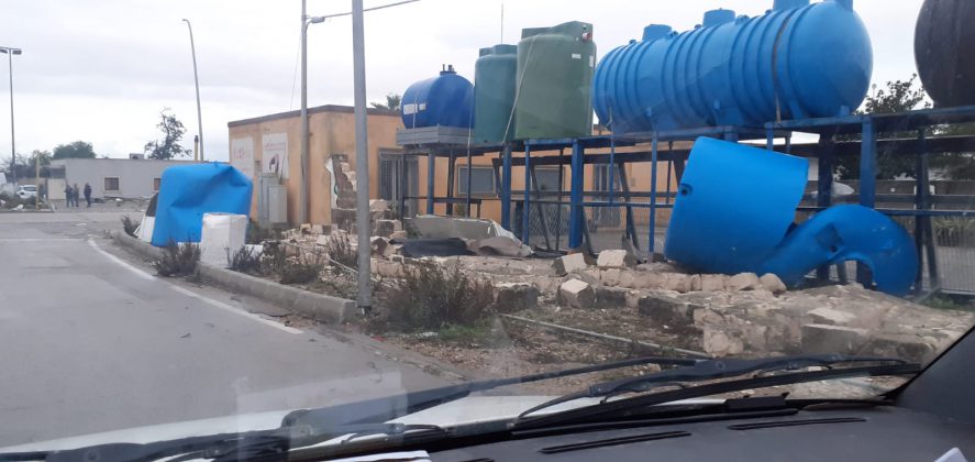 Tromba d'aria si abbatte nella zona industriale di Galatina: capannoni scoperchiati e muri divelti, danni ingenti - Corriere Salentino