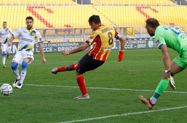 Lecce-Frosinone 2-2, beffa nei minuti finali per i giallorossi - Corriere Salentino