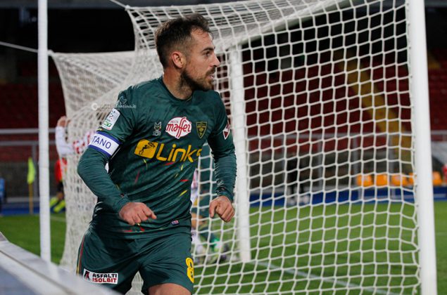 Finalmente tre punti per i giallorossi. Lecce-Vicenza 2-1 - Corriere Salentino