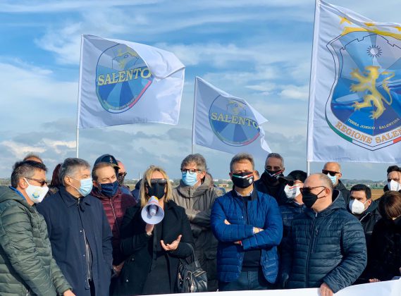 Mobilitazione contro il fotovoltaico sui terreni agricoli. Pagliaro e Gabellone : “Chiederemo audizione in Regione” - Corriere Salentino