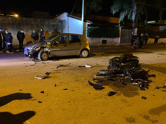 Tremendo schianto tra auto e moto nel centro del paese: nulla da fare per un 36enne - Corriere Salentino