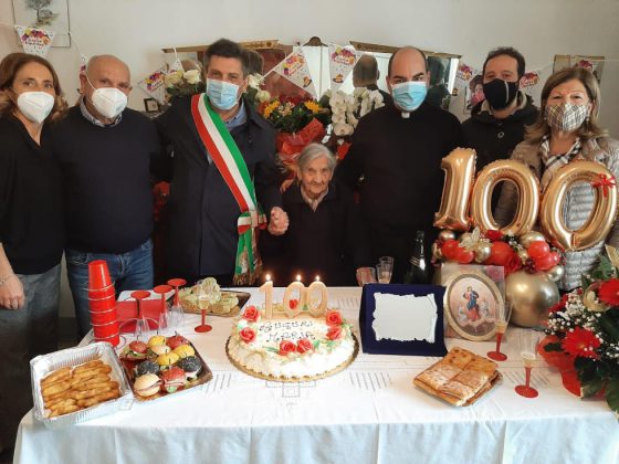 Corsano festeggia i 100 anni di nonna Maria - Corriere Salentino