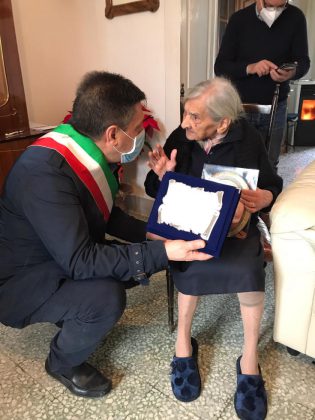 Corsano festeggia i 100 anni di nonna Maria - Corriere Salentino