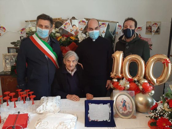 Corsano festeggia i 100 anni di nonna Maria - Corriere Salentino