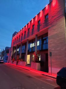 Si accende il Palazzo Comunale di Surbo: luminarie natalizie accese in città - Corriere Salentino