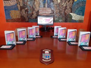 Polizia penitenziaria, 8 tablet in dono ai piccoli pazienti del Reparto Oncoematologico Pediatrico di Lecce - Corriere Salentino