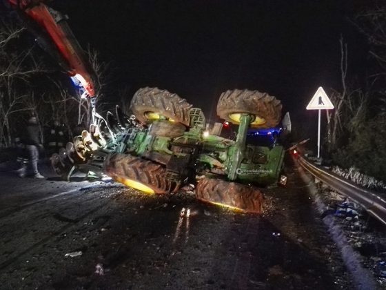 Schianto sulla statale 274, trattore si ribalta dopo lo scontro con un’auto - Corriere Salentino