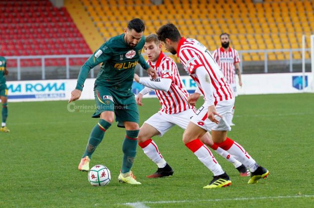 Finalmente tre punti per i giallorossi. Lecce-Vicenza 2-1 - Corriere Salentino