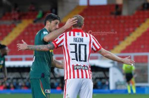 Finalmente tre punti per i giallorossi. Lecce-Vicenza 2-1 - Corriere Salentino